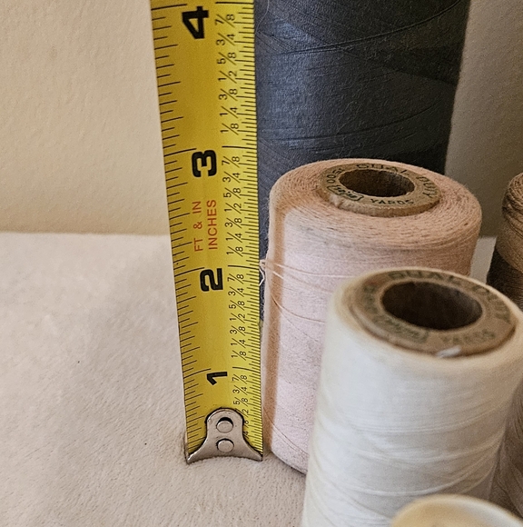 Assorted Sewing Thread Collection - Picture 4 of 5